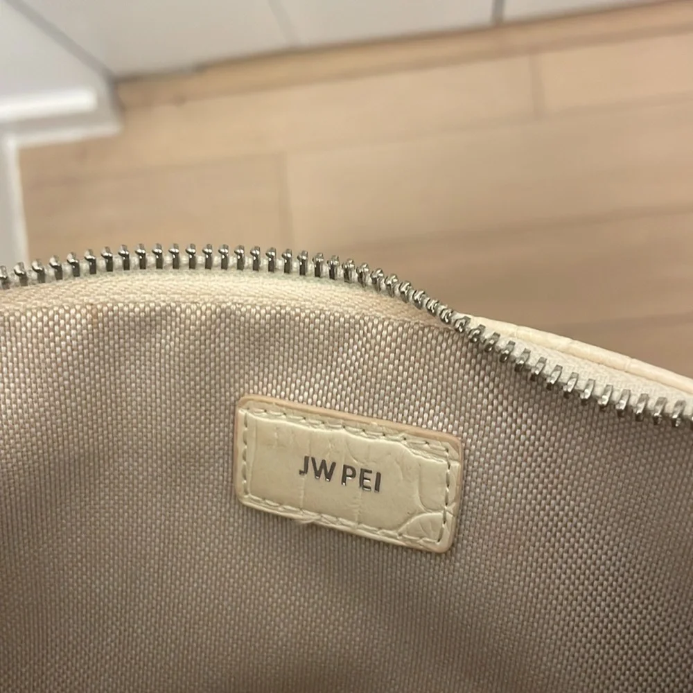 JW PEI Bag - Picture 7 of 8